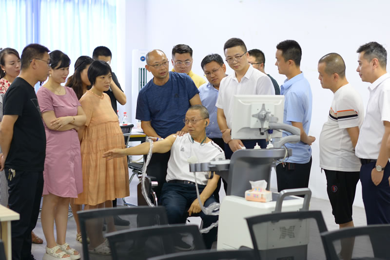 綿陽市、江油市醫(yī)療領(lǐng)航者蒞臨我司，共繪健康未來新篇章！3.jpg