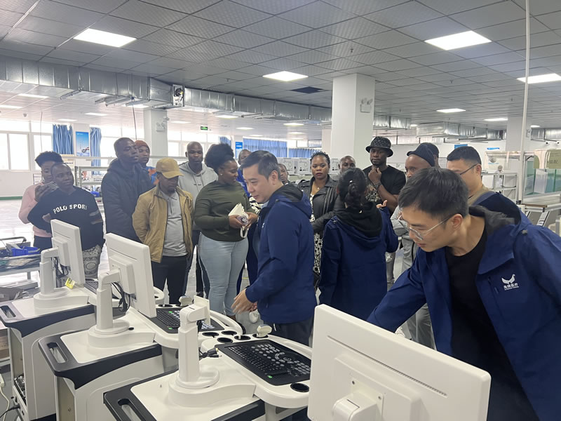 綿陽(yáng)非洲留學(xué)生團(tuán)參訪我司工廠，共促中外國(guó)際交流與商務(wù)合作新篇章！5.jpg