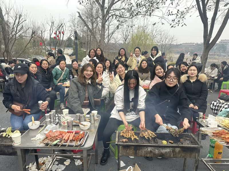 綿陽市先鋒醫(yī)療器械有限公司—— 慶祝“3.8婦女節(jié)”，共赴燒烤盛宴，致敬巾幗風(fēng)采2.jpg